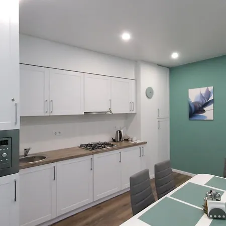 біля опери Apartment *