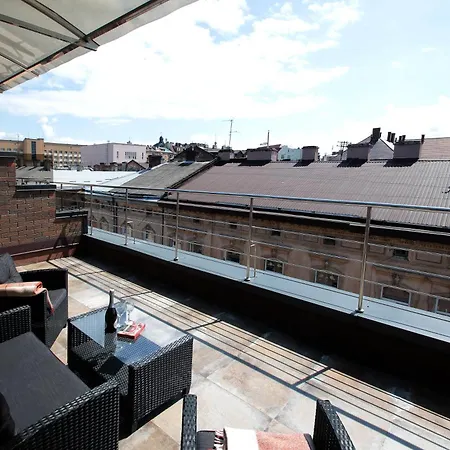 біля опери Apartment Lviv