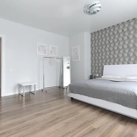 біля опери Apartment