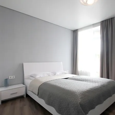біля опери Apartment Lviv