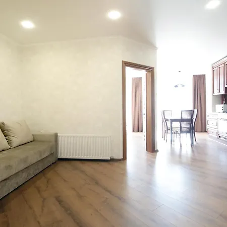 біля опери Apartment Lviv